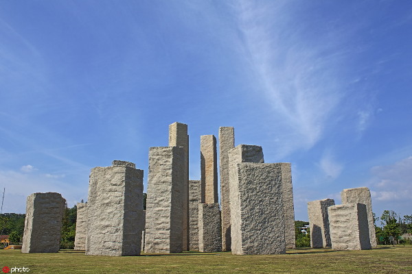 Art meets nature at Sheshan moon lake