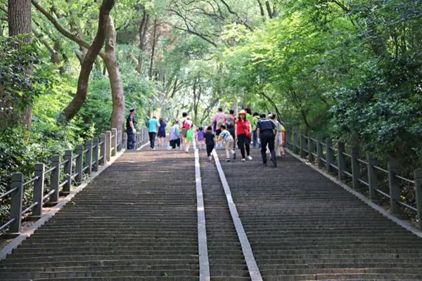 Notice: North gate of West Sheshan Park temporarily closed