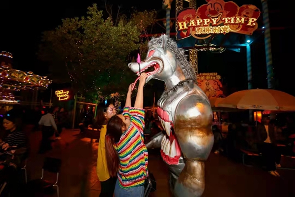 Shanghai Happy Valley hosts Halloween carnival