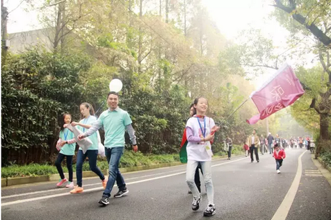 Children hike across Sheshan to raise money for the elderly