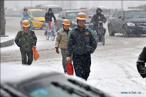 Heavy snowfall hits China's Shanxi