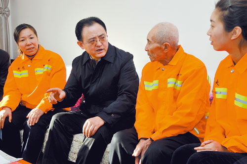 Datong mayor pays a visit to sanitation workers