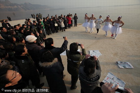 Crossdressing men perform ballet for wetlands