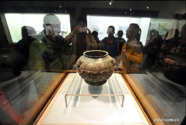 People visit museum in Taiyuan during Qingming Festival holiday