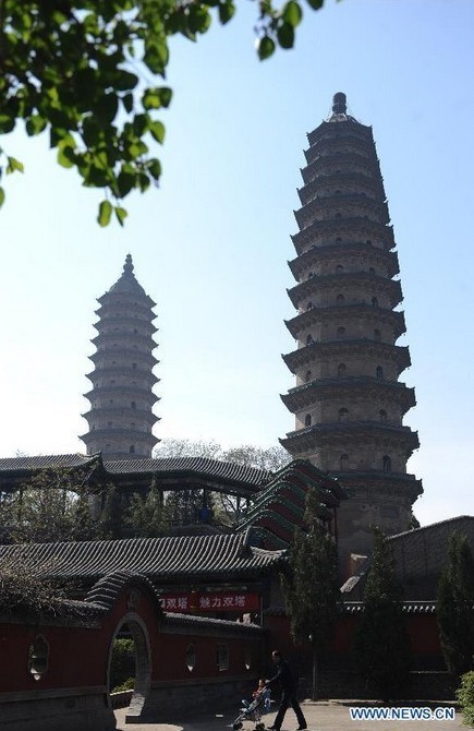 Twin pagodas at Yongzuo Temple