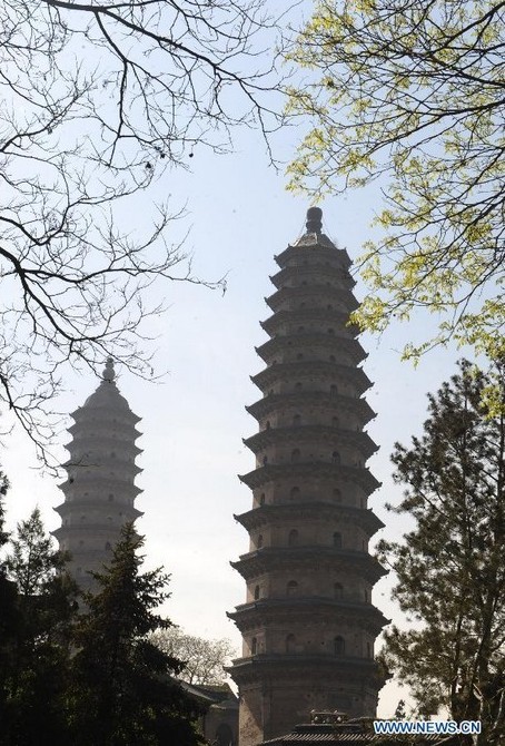 Twin pagodas at Yongzuo Temple