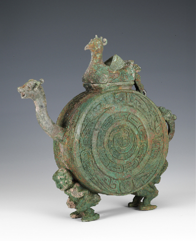 Wine vessel (he) with a bird-shaped lid and human feet