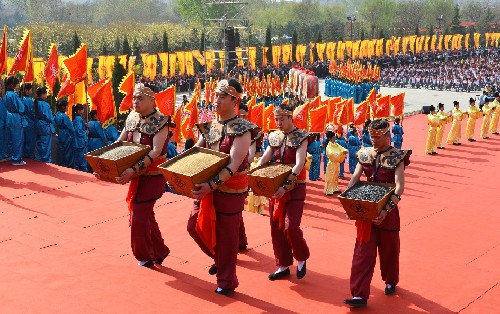 Hongdong holds ancestor worship ceremony