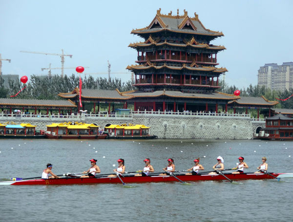 Regatta teams take to water