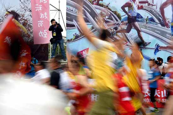 Moments from the 2014 Taiyuan international marathon