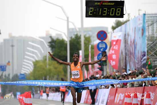 Moments from the 2014 Taiyuan international marathon