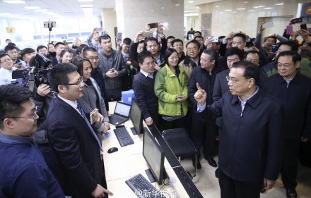 Premier Li Keqiang visits makerspaces in Taiyuan
