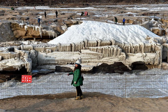 Silver thawing ice scenery of Hukou Waterfall in N China