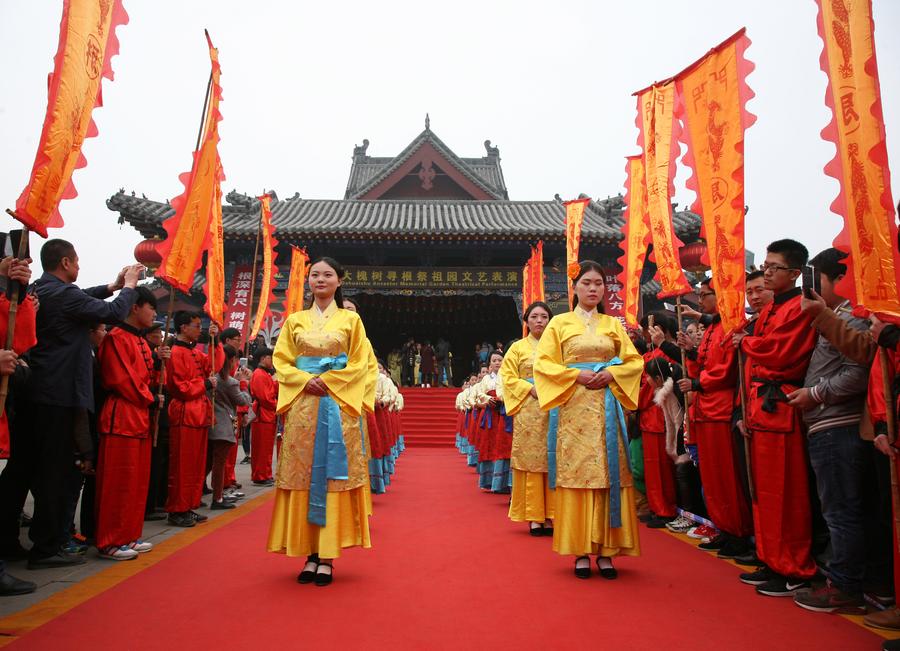 Ancestor worship in Shanxi for Tomb-Sweeping Day