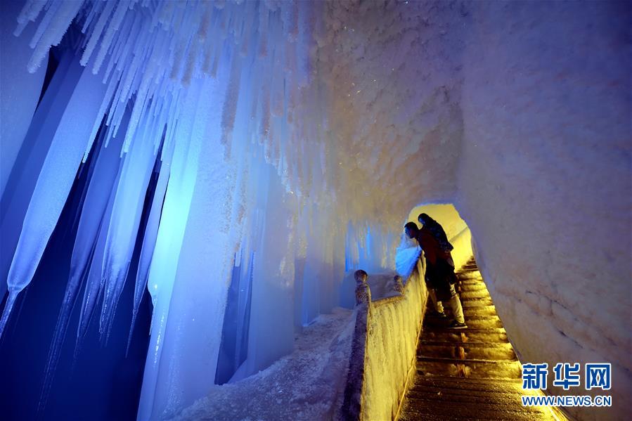 Fantasy ice cave in Ningwu county