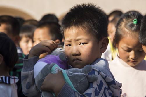 Beijing volunteers make donations in Pingyao