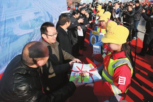 National Traffic Safety Day hits the road in Taiyuan