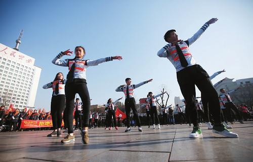 National Traffic Safety Day hits the road in Taiyuan