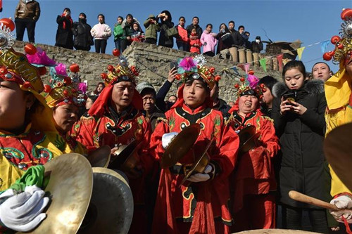 Traditional horse racing begins in Shanxi village