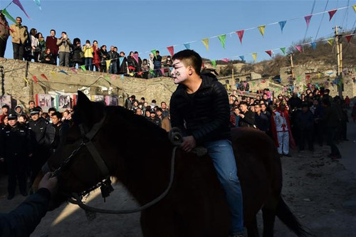 Traditional horse racing begins in Shanxi village