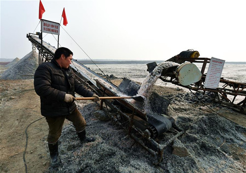 Yanhu Lake workers worth their salt