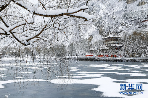 Spring snow falls on Luya Mountain