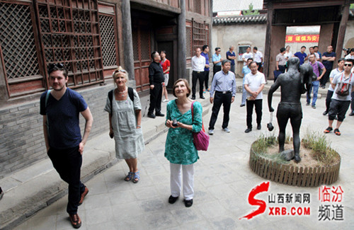 European artists tour ancient Shanxi village