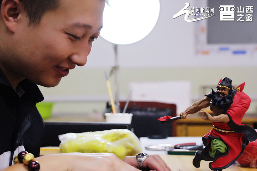 Shanxi man spreads art of dough modeling