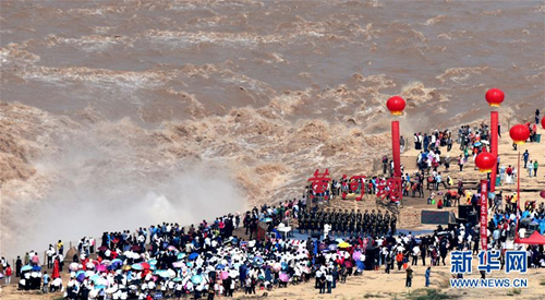 Choral music performed near Yellow River