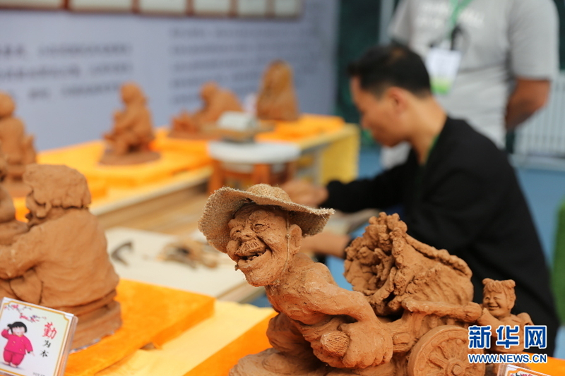 Folk handicraft showcased in Changzhi city