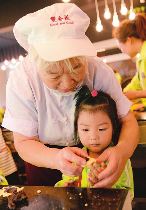 Mooncake activity sets festive mood