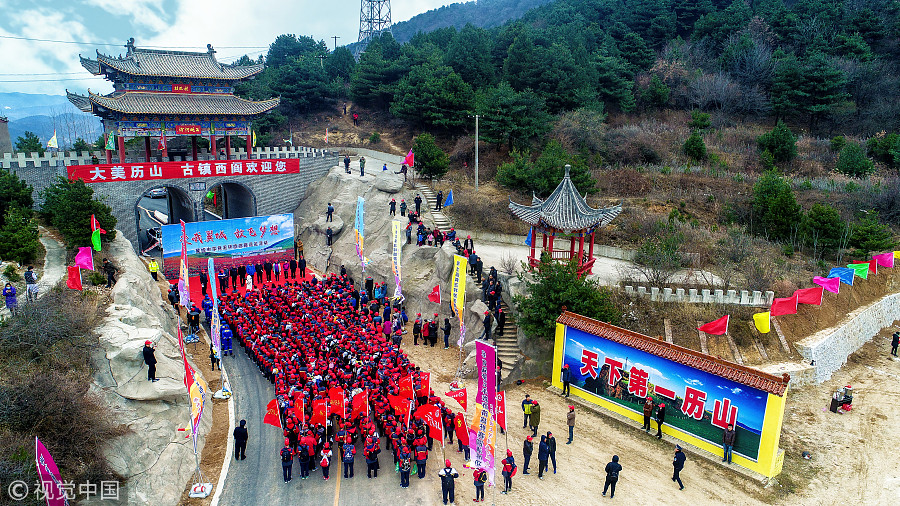 On their way: Hundreds of students hike in Shanxi