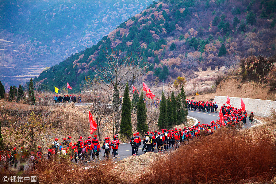 On their way: Hundreds of students hike in Shanxi