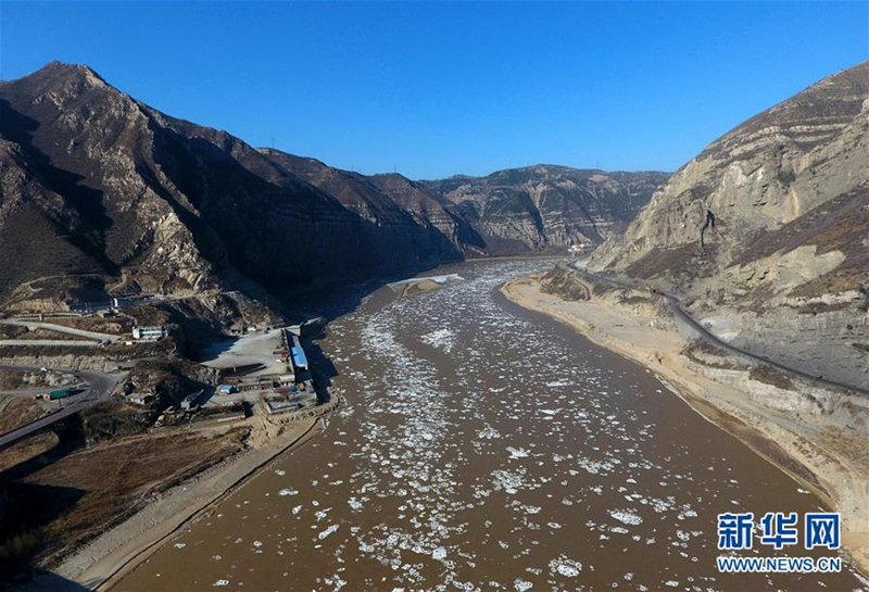 Ice flows down Yellow River