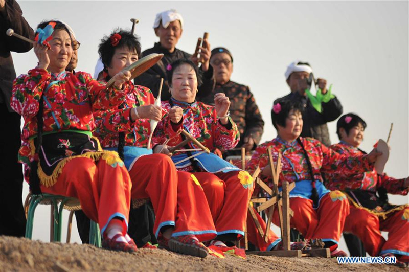 Players perform Xuncheng opera in North China's Shanxi