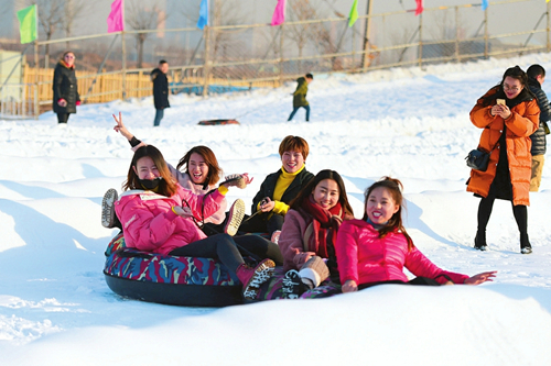 Winter sports entertain Shanxi residents