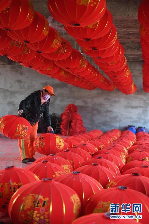 Lantern village busy for New Year's Day