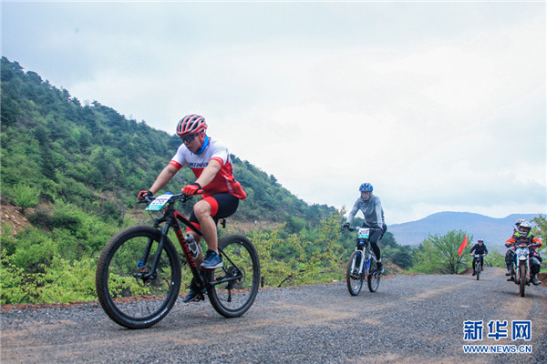 Yechuan promotes tourism through mountain cycling
