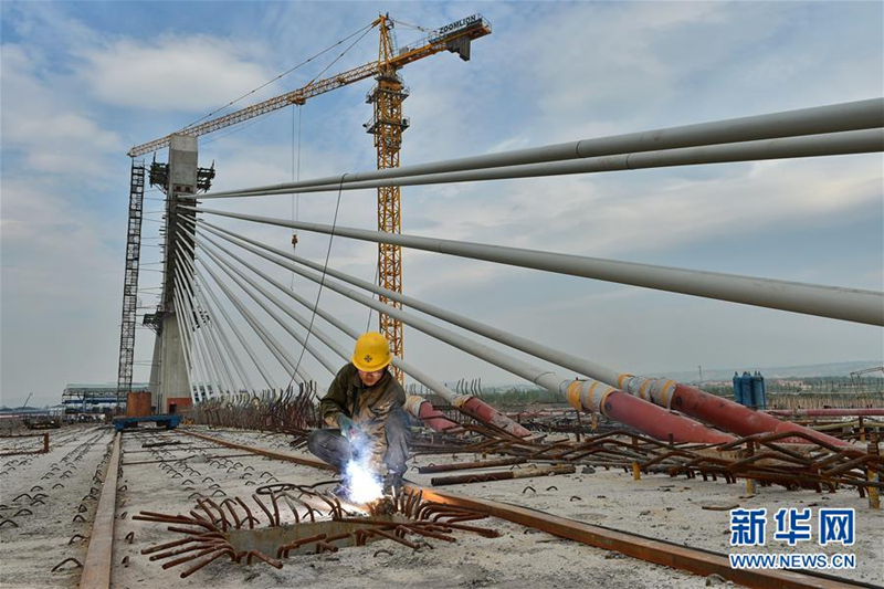 Yellow River Bridge nears completion