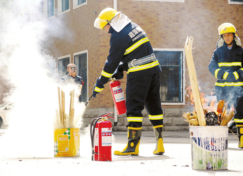 Workers attend firefighting course