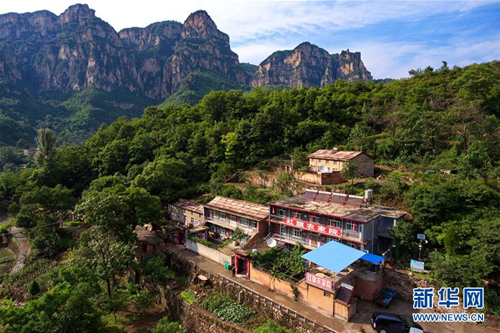 Cliff road connects isolated Shanxi village to tourist hotspot