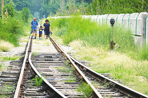 North University of China opens railway theme park