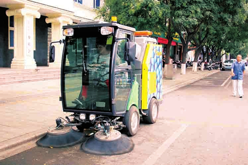 Self-driving road sweepers keep Yangcheng clean