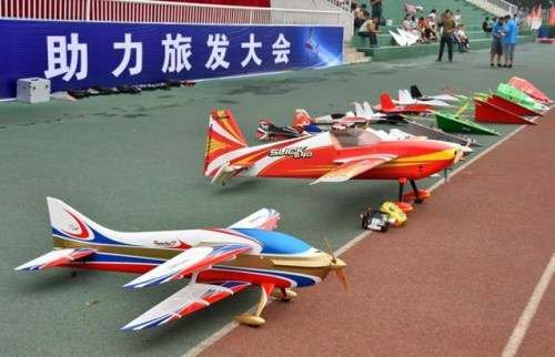 700 people take part in Linfen’s model airplane contest
