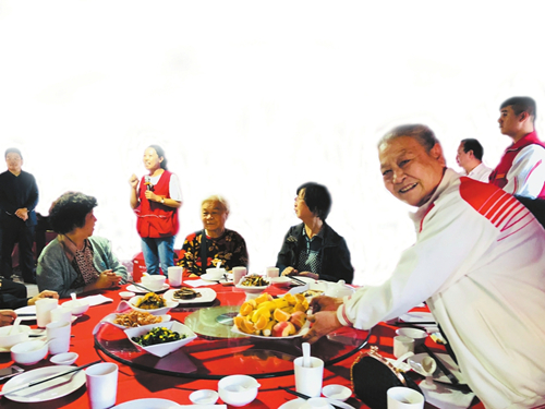 Taiyuan residents celebrate moon festival