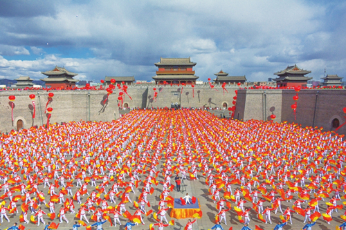 Datong line dance sets world record