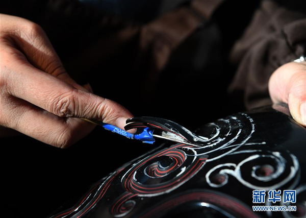 Protection brings revival to traditional lacquerware art