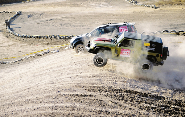 Petrol heads race off-road vehicles in Shanxi