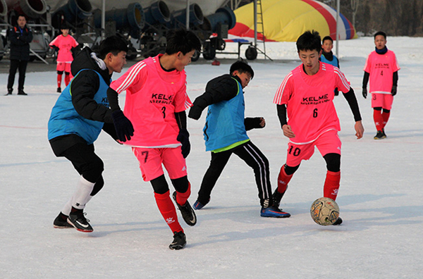 Skiing winter camp in full swing in Taiyuan