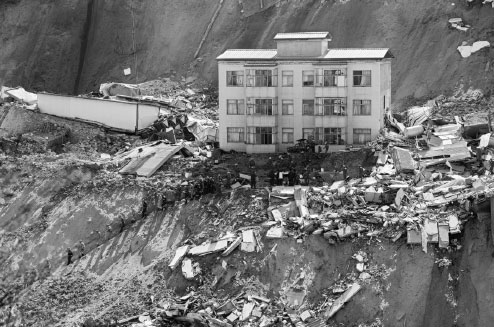 10 dead as landslide topples residences in Shanxi